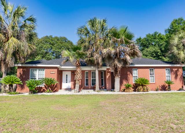 Property at 2868 Avenida De Soto, Navarre, FL 32566, 3 beds, 2.5 baths