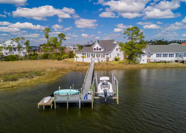 Property at 1307 Savannah Dr, Panama City, FL 32405, 5 beds, 4.5 baths