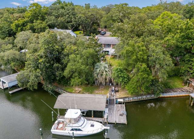Property at 123 Star Dr, Fort Walton Beach, FL 32547, 4 beds, 3 baths