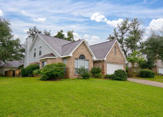 Property at 2812 Lee Trevino Ct, Shalimar, FL 32579, 3 beds, 2.5 baths