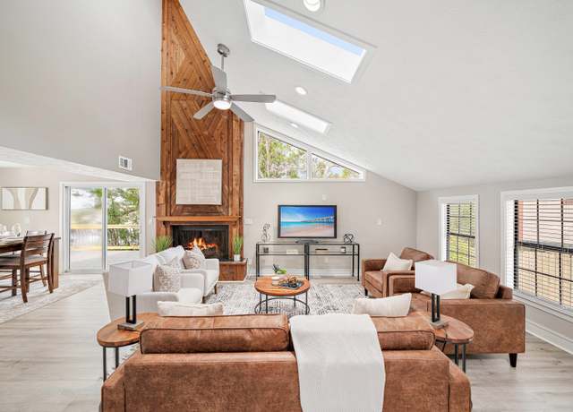Property at 301 Summit Dr, Destin, FL 32541, 4 beds, 3 baths