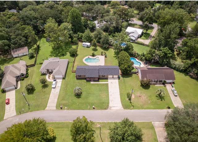 Property at 5806 Frances St, Crestview, FL 32539, 3 beds, 2 baths