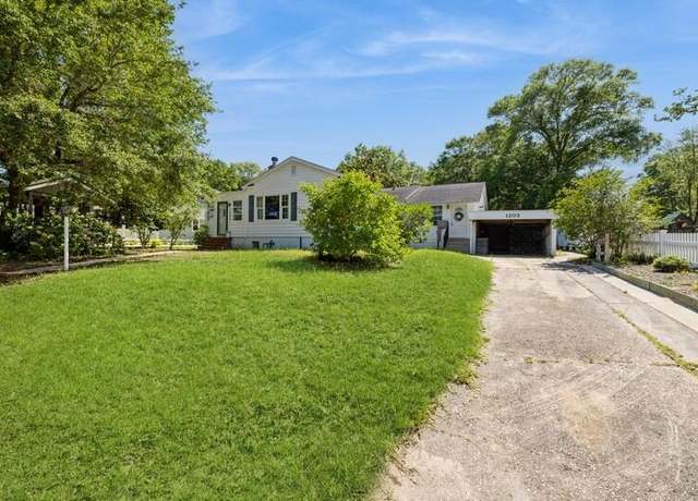 Property at 1203 N Bayshore Dr, Valparaiso, FL 32580, 3 beds, 2 baths