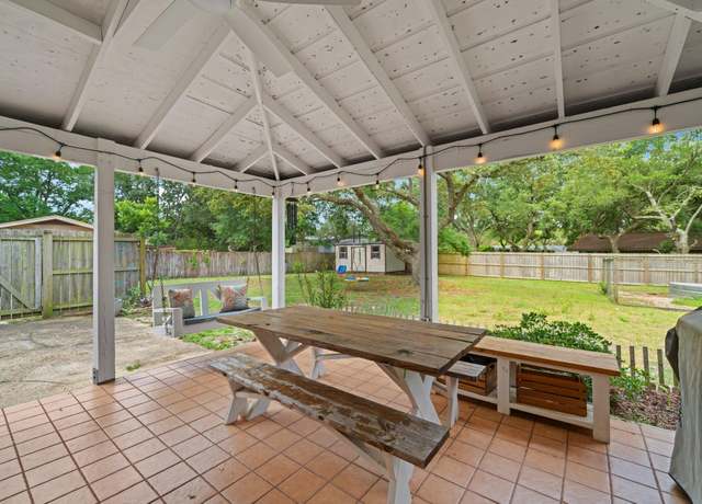 Property at 197 Country Club Rd, Shalimar, FL 32579, 4 beds, 2.5 baths