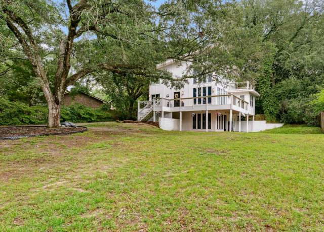 Property at 2426 Duncan Dr, Niceville, FL 32578, 5 beds, 3 baths