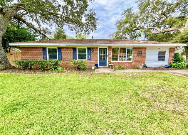 Property at 302 22Nd St, Niceville, FL 32578, 3 beds, 2 baths