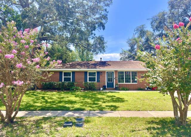 Property at 302 22Nd St, Niceville, FL 32578, 3 beds, 2 baths
