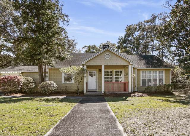 Property at 516 College Ave, FL 32435, 3 beds, 2.5 baths