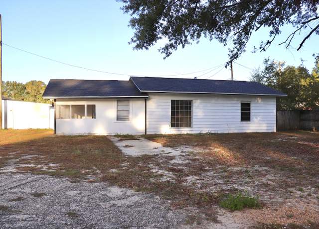 Property at 302 Edgewater Dr, Crestview, FL 32536, 2 beds, 1 bath