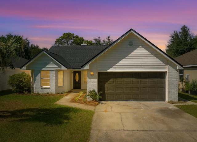 Property at 102 Wright Dr, Niceville, FL 32578, 3 beds, 2 baths