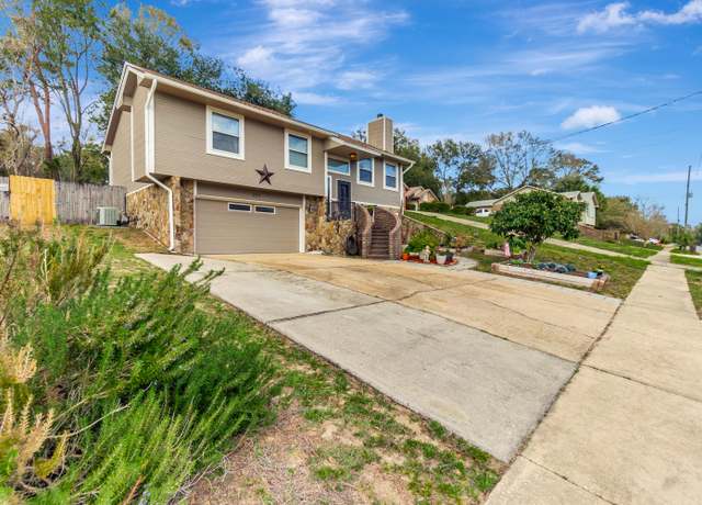 Property at 223 Karen Ct, Niceville, FL 32578, 4 beds, 3 baths