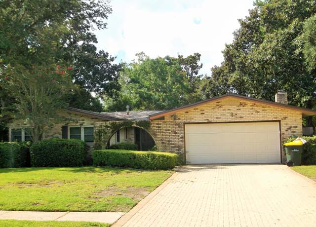 Property at 8 NE Carlyle Ct, Fort Walton Beach, FL 32547, 4 beds, 2 baths