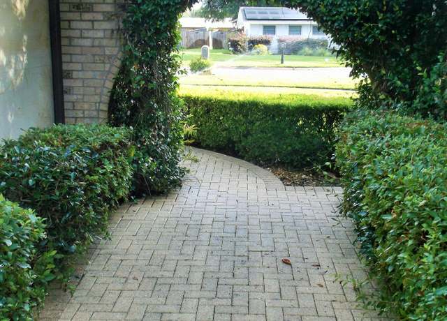 Property at 8 NE Carlyle Ct, Fort Walton Beach, FL 32547, 4 beds, 2 baths