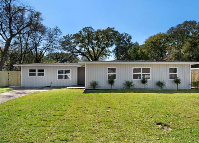 Property at 336 SE Hollywood Blvd, Fort Walton Beach, FL 32548, 5 beds, 3 baths