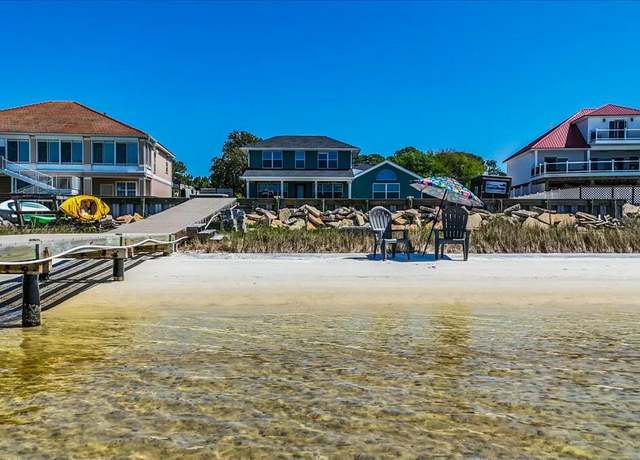 Property at 156 Shoreline Dr, Mary Esther, FL 32569, 5 beds, 4 baths