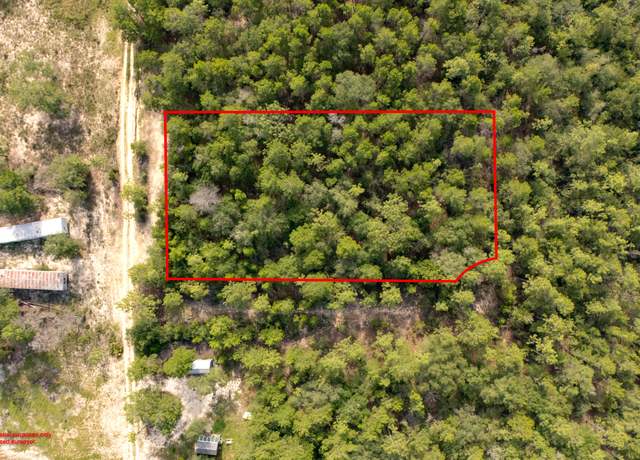 Property at 7 8 9 10 Tarpon Ln, FL 32433