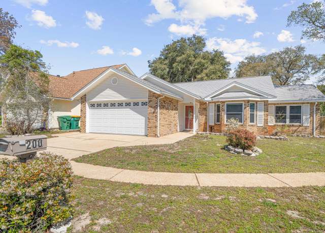 Property at 200 Woodland Park Cir, Mary Esther, FL 32569, 3 beds, 2 baths