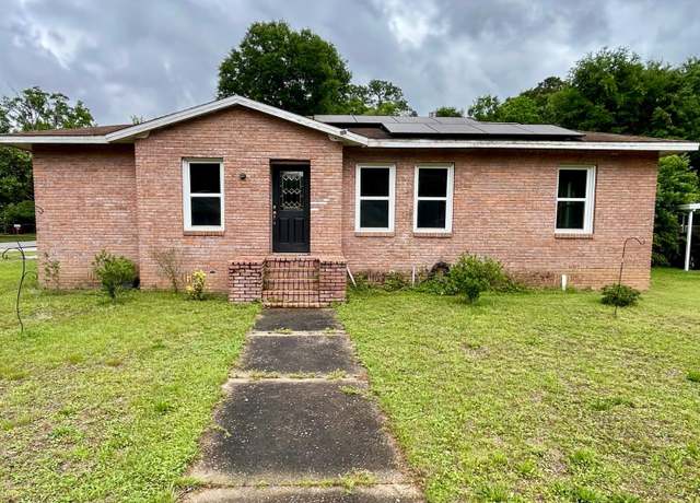 Property at 297 Anderson St, Crestview, FL 32536, 4 beds, 3 baths