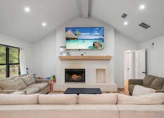 Property at 202 Bonita Dr, FL 32433, 4 beds, 2 baths
