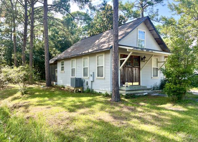 Property at 108 N 7Th St, Santa Rosa Beach, FL 32459, 3 beds, 1.5 baths