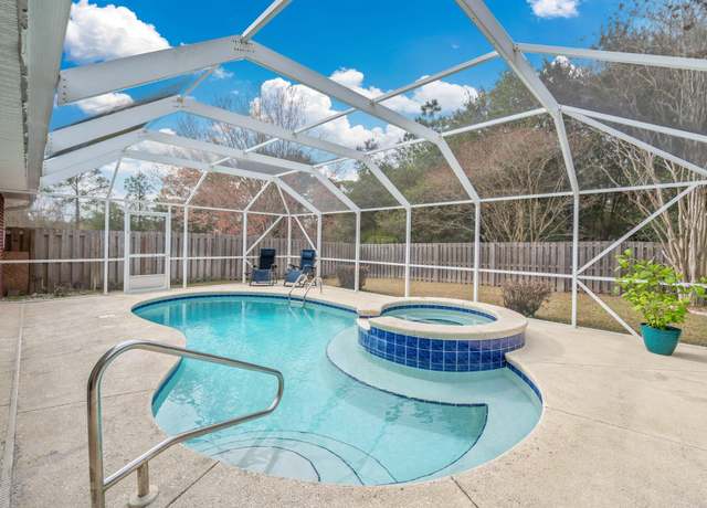 Property at 730 Denise Dr, Crestview, FL 32536, 4 beds, 2 baths