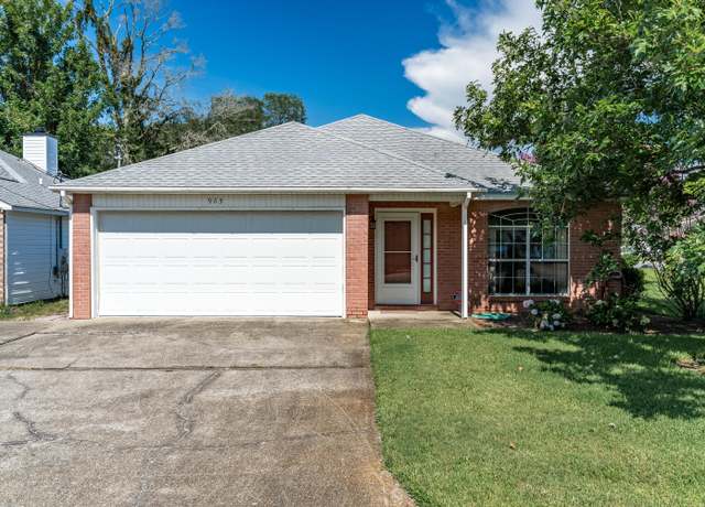 Property at 985 Southern Oaks Ct, Fort Walton Beach, FL 32547, 3 beds, 2 baths