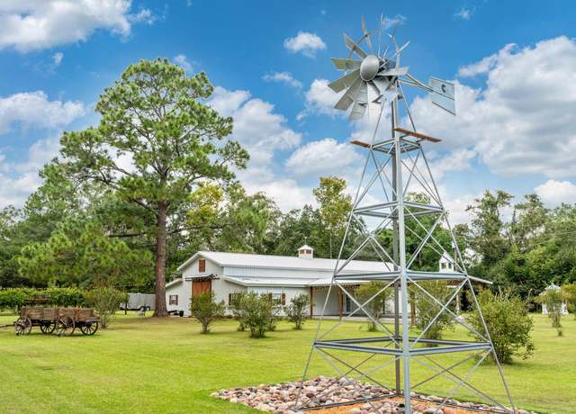 Property at 771 Railroad Ave, FL 32433, 4 beds, 3.5 baths