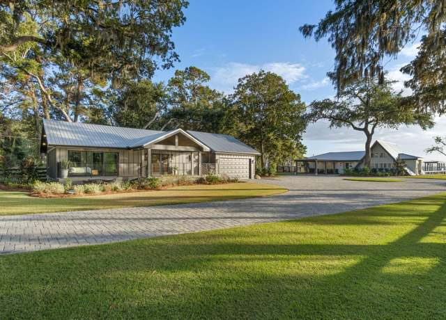 Property at 7423/7433 State Highway 20, Freeport, FL 32439, 4 beds, 4 baths