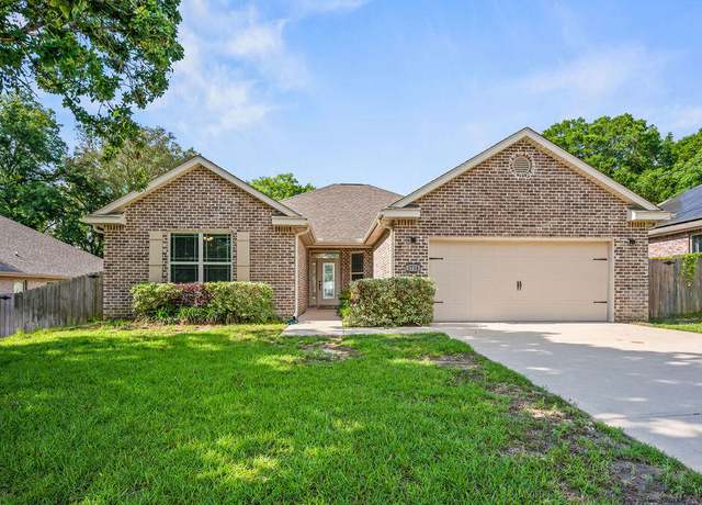 Property at 1714 26Th St, Niceville, FL 32578, 4 beds, 2 baths