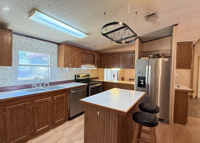 Property at 5243 Morris St, Crestview, FL 32539, 3 beds, 2 baths