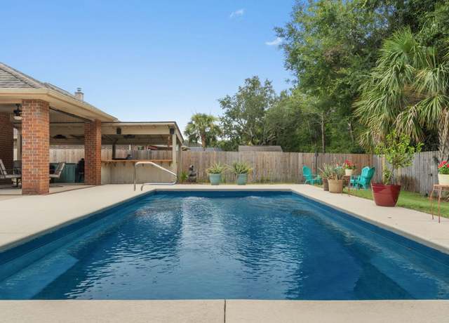 Property at 2803 Grand Bay Ct, Navarre, FL 32566, 4 beds, 2.5 baths