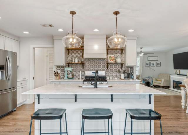Property at 235 NW Sotir St, Fort Walton Beach, FL 32548, 5 beds, 3 baths