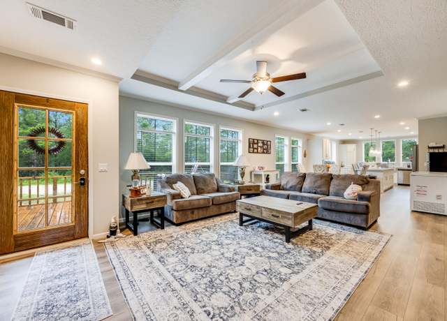 Property at 120 W Clover Ln, FL 32433, 4 beds, 3 baths