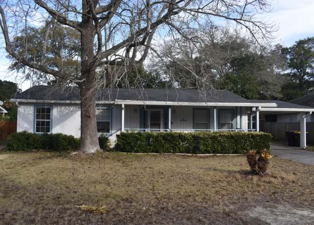 Property at 117 NW Baker Ave, Fort Walton Beach, FL 32548, 3 beds, 2 baths