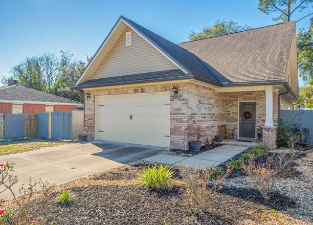 Property at 1305 Finck Rd, Niceville, FL 32578, 4 beds, 2.5 baths