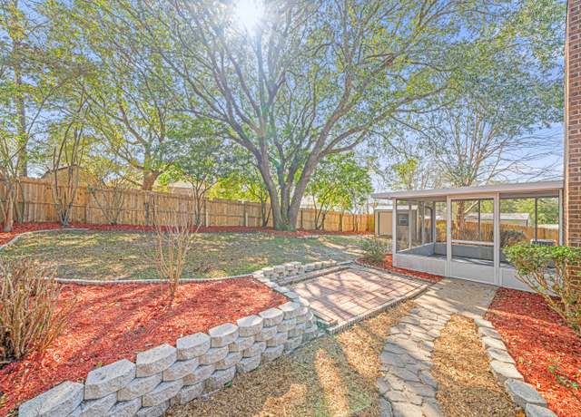 Property at 209 Southview Dr, Crestview, FL 32536, 3 beds, 2 baths