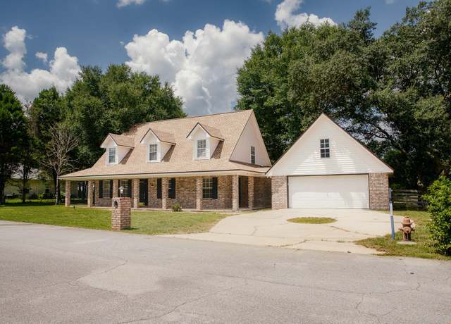 Property at 329 Skyline Cir, Crestview, FL 32539, 3 beds, 2.5 baths