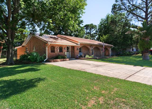 Property at 218 SW Coral Dr, Fort Walton Beach, FL 32548, 4 beds, 2 baths