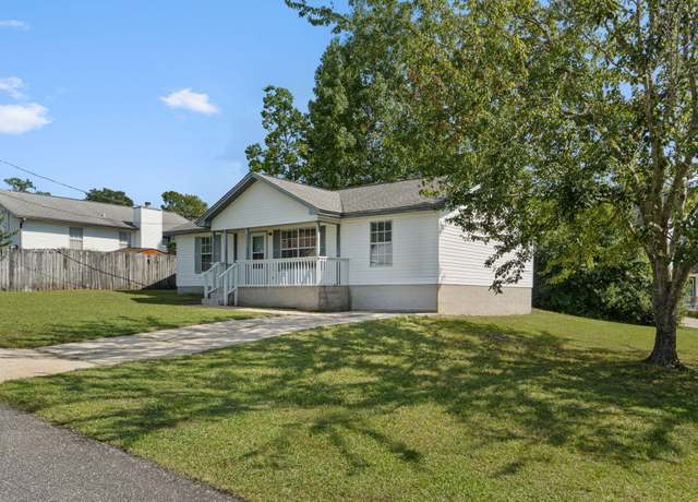 Property at 329 Ray Ave, Crestview, FL 32536, 3 beds, 2 baths
