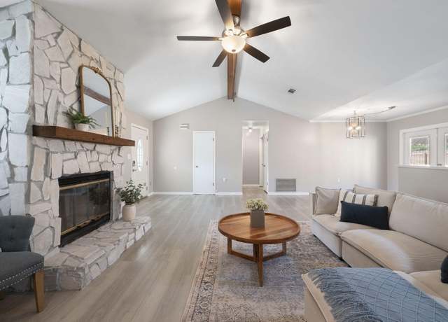 Property at 2013 Bob White Ct, Mary Esther, FL 32569, 3 beds, 2 baths