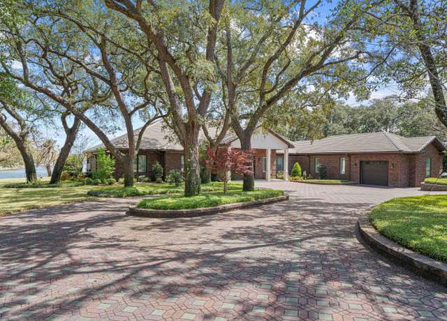 Property at 229 NE Mooney Rd, Fort Walton Beach, FL 32547, 4 beds, 4.5 baths