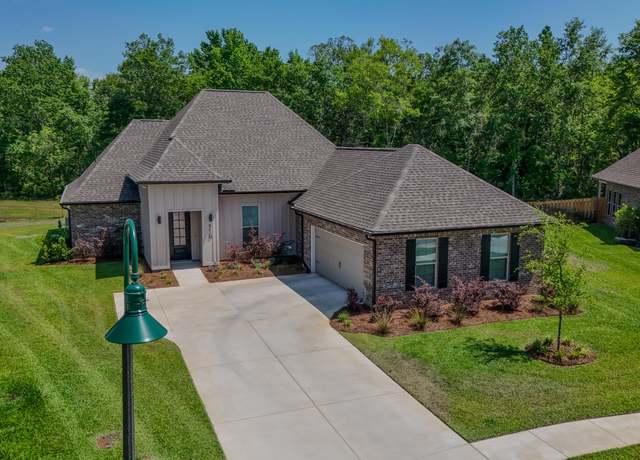 Property at 115 Flora Ln, Freeport, FL 32439, 4 beds, 3 baths