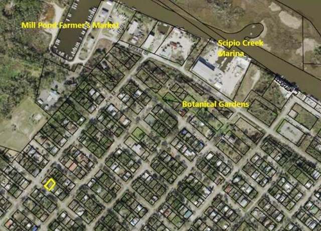 Property at 325 11th St, Apalachiacola, FL 32320