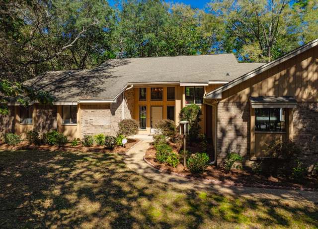 Property at 2819 Edgewater Dr, Niceville, FL 32578, 3 beds, 2.5 baths