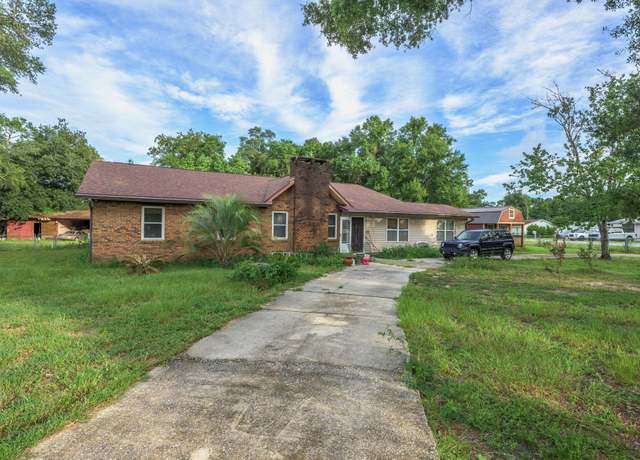 Property at 13 Magnolia St, Niceville, FL 32578, 4 beds, 3 baths