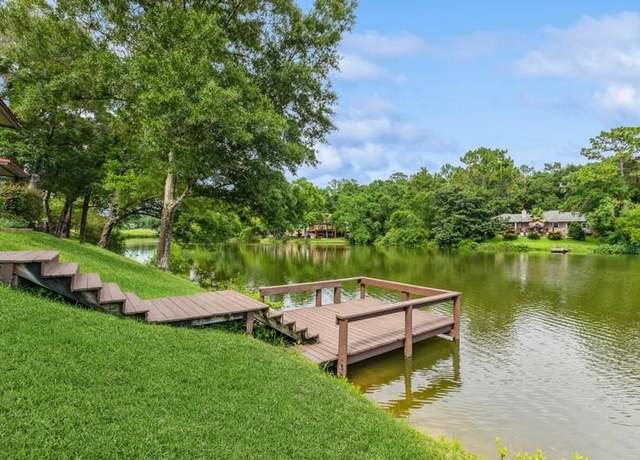 Property at 1058 Lake Way Dr, Niceville, FL 32578, 3 beds, 2.5 baths