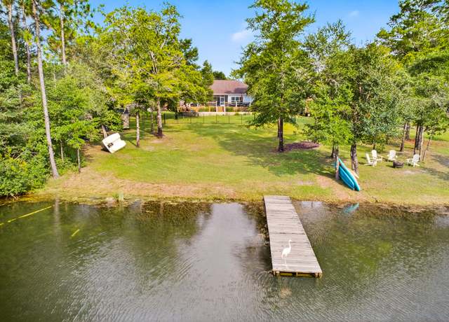 Property at 4036 Lakeview Dr, Crestview, FL 32539, 4 beds, 2.5 baths