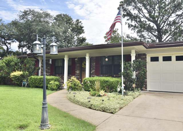 Property at 22 10Th St, Shalimar, FL 32579, 4 beds, 2 baths