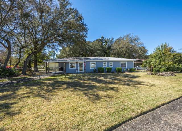 Property at 514 Winthrop St, Fort Walton Beach, FL 32547, 3 beds, 2 baths