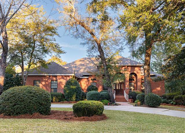 Property at 629 Carr Dr, Niceville, FL 32578, 4 beds, 3.5 baths